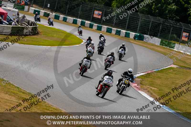 Vintage motorcycle club;eventdigitalimages;mallory park;mallory park trackday photographs;no limits trackdays;peter wileman photography;trackday digital images;trackday photos;vmcc festival 1000 bikes photographs